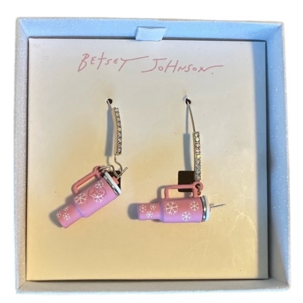 BETSEY JOHNSON Christmas Holiday Pink & White Snowflake Stanley Cup Earrings NWT